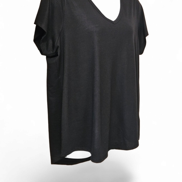 Torrid Black V-Neck Short Sleeve Tee - Picture 7 of 16